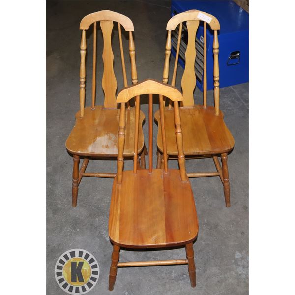 NEW LOT OF 3 WOODEN ESTATE DINNER TABLE CHAIRS