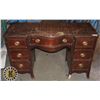 Image 1 : ESTATE ANTIQUE/ VINTAGE WOODEN DESK