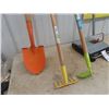 Image 2 : 3 Youth Hand Yard Tools & Carpet Sweep