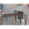 Image 2 : 6 Hand Yard Tools : Shovel, Forks, Rake, Hoe