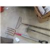 Image 3 : 6 Hand Yard Tools : Shovel, Forks, Rake, Hoe