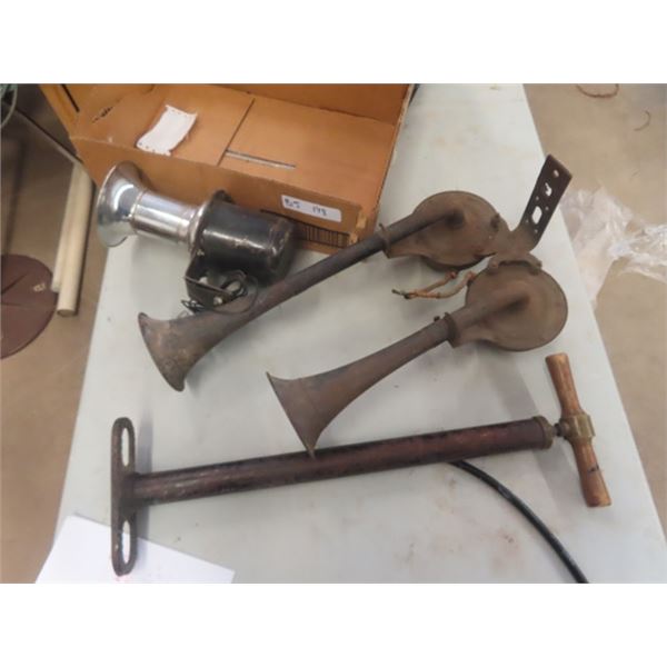 Vintage Auto Horn, Siren, Hand Air Pump