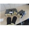 Image 1 : 18 New Pairs of Winter Gloves