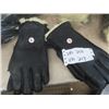 Image 2 : 18 Pairs of Winter Gloves