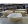 Image 4 : Set of 5 Pyrex Mixing Bowls , Crockery Covered Pot Cups