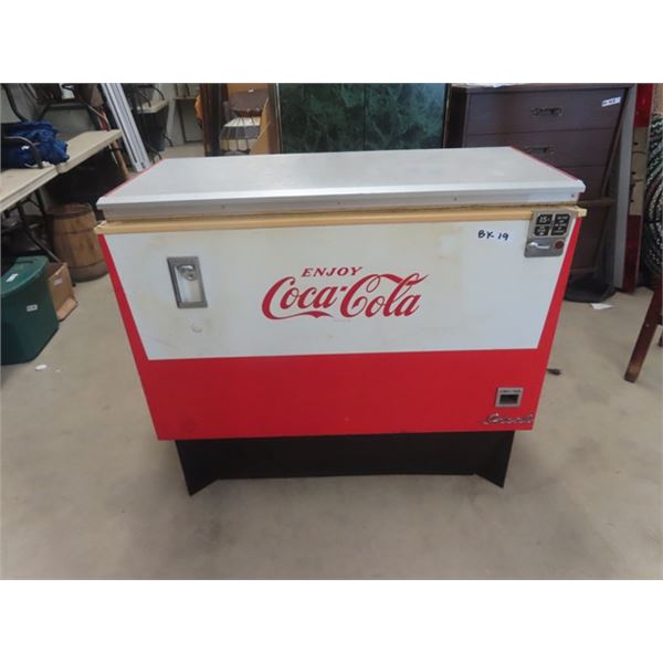 Coca-Cola Chest Cooler Coin Operated Ideal Model # 150A with Key