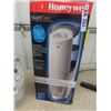 Image 3 : 14" Fan with Adjustable Height, Honeywell Humidifier, Airworks Mini Oil Heater