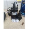 Image 2 : 1/2 HP Submersible Water Pump with Length of Hose