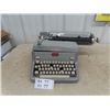 Image 1 : Royal Manual Typewriter