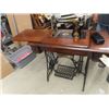 Image 1 : Singer Treadle Sewing Machine