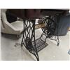 Image 3 : Singer Treadle Sewing Machine