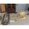 Image 2 : Spice Rack, Chalkware, Shelf plus more