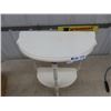 Image 2 : Paiinted 1/2 Moon Stand