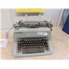 Image 1 : Underwood Typewriter