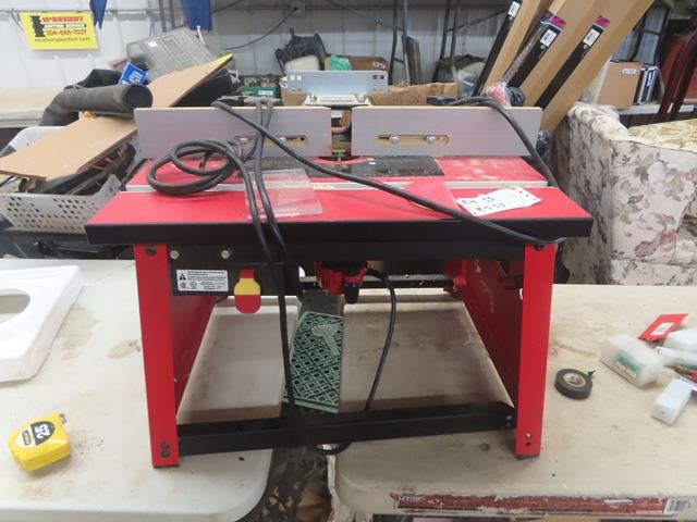 Freud 2 1/4 HP Router, Freud Router Table & Some bits