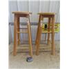 Image 1 : 2 Wooden Bar Stools