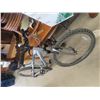 Image 2 : Shimano 7 Speed Pedal Bike - Boulder  GE Giant