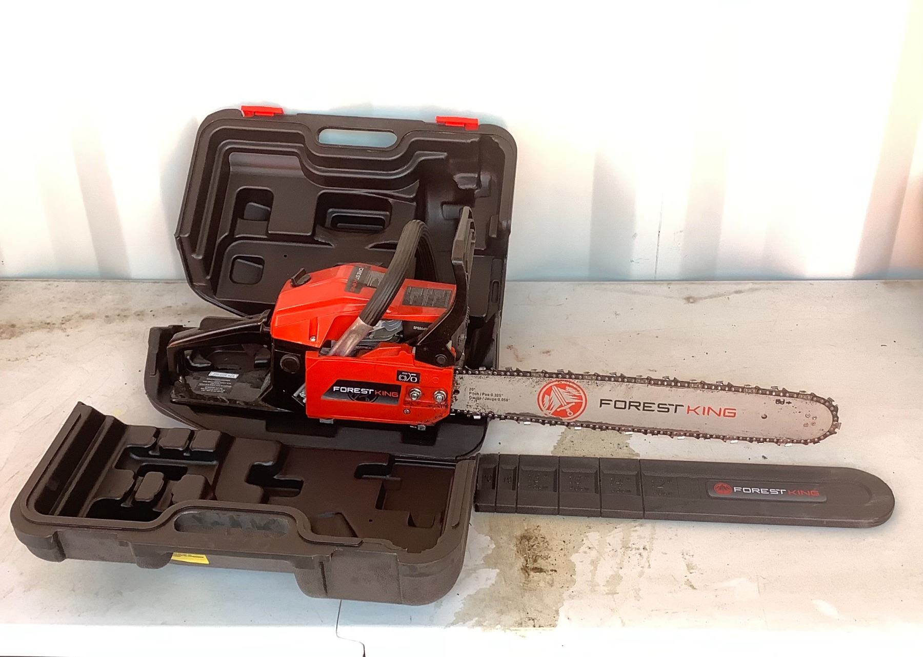 Forest King Chainsaw and Case SFRC