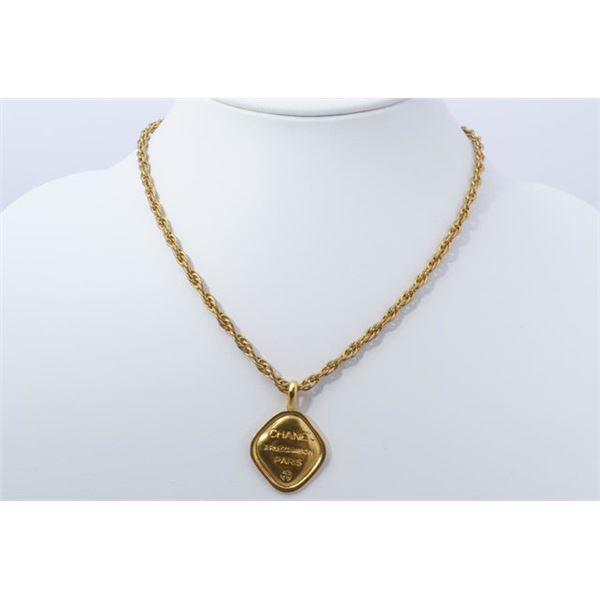 Chanel Gold-tone e Cambon Paris Pendant Necklace