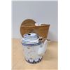 Image 2 : BEAUTIFUL VINTAGE CHINESE TEA POT WITH CARRYING BASKSKET