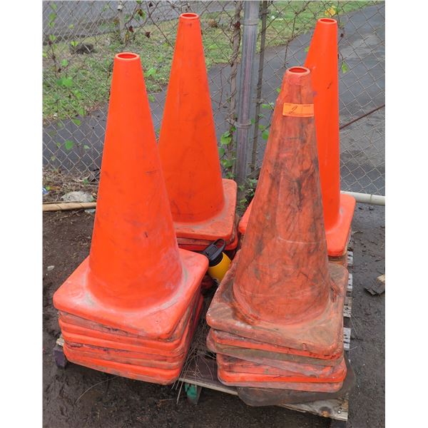 Pallet Multiple Orange Pylon Traffic Cones