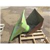 Image 2 : Green Square Funnel Tool in Metal Frame 37"x37"