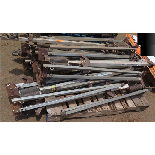 Pallet Multiple MDI Wind Master 5018 & Misc Sign Stands