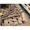 Image 5 : Pallet Large Plastic Bin & Misc Hardware & Rigging: Hooks, Shackles, Bases, Chain, etc