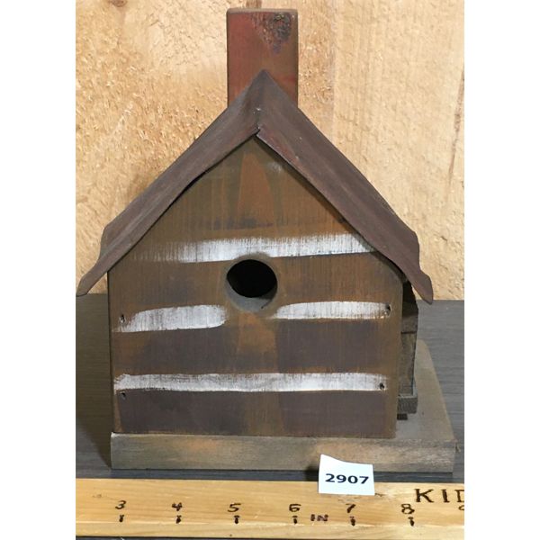 TIN ROOF WOODEN BIRD HOUSE - 5 x 7 x 8in