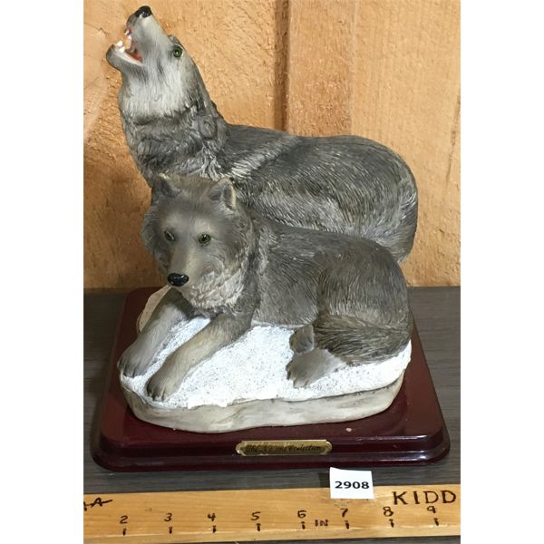 HEAVY WOLF SCULPTURE - 8 x 9 x 10in 