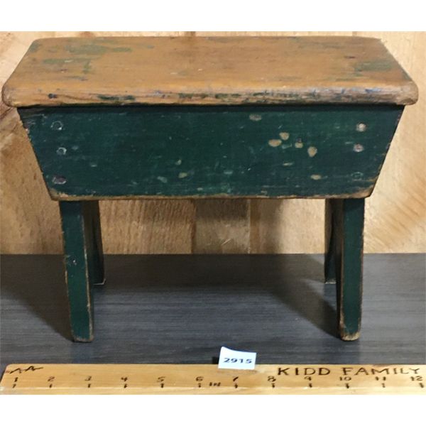 PRIMITIVE GREEN PAINTED WOODEN STOOL - 7 x 8 x 11in