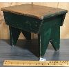 Image 2 : PRIMITIVE GREEN PAINTED WOODEN STOOL - 7 x 8 x 11in