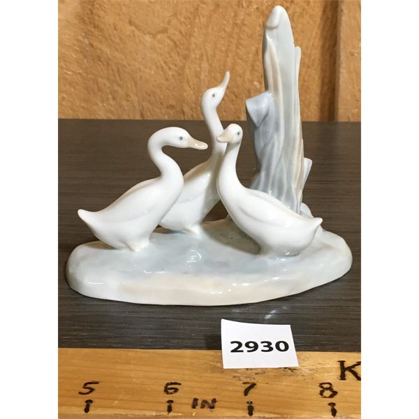 PORCELAIN LLADRO GEESE - 3 x 5 x 5in