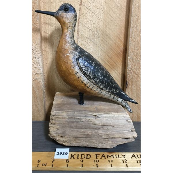 UNSIGNED WOODEN BIRD ON BLOCK