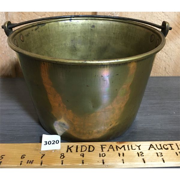 BRASS POT W/ HANDLE - 6in TALL