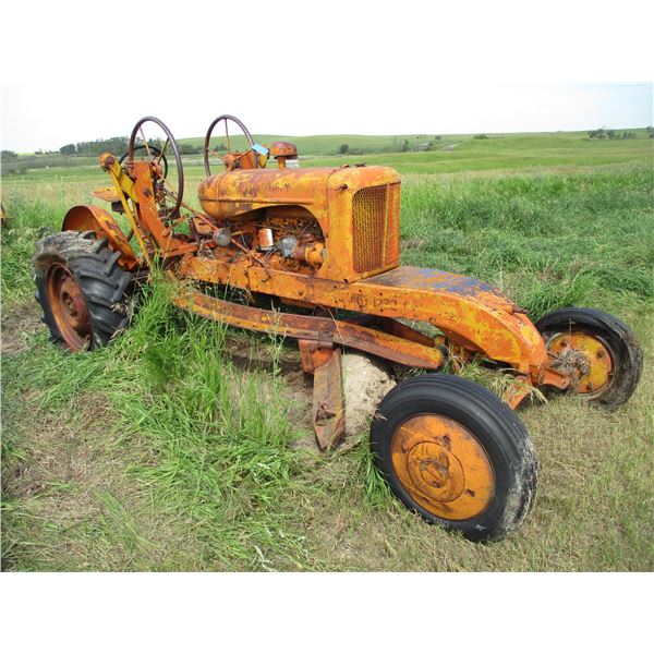 Unet 1232 grader tractor