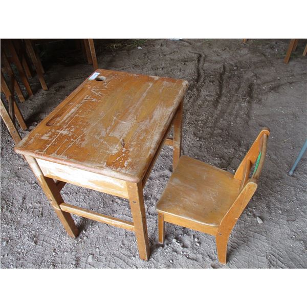 School desk with chair