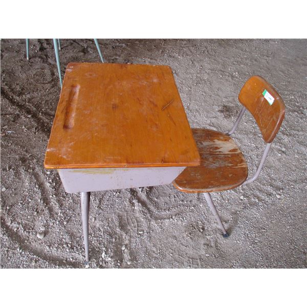 School desk (steel legs) with chair
