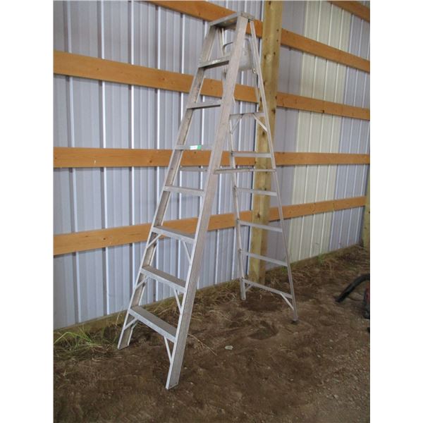 8 ft stepladder Bodnarus Auctioneering