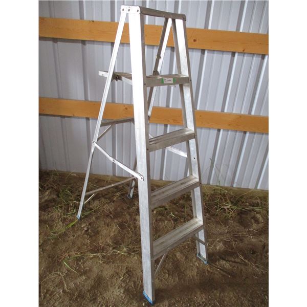 4 ft step-ladder