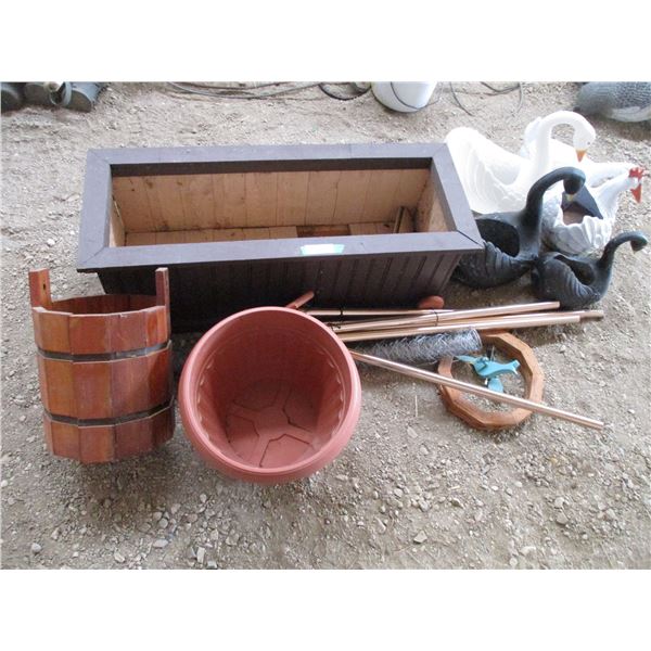 Yard decor, swans, planters, wind chime