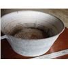 Image 3 : No.3 Galvanized Tub - 25" round