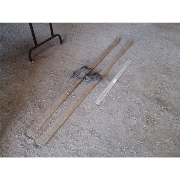 Wooden skis - 77" long
