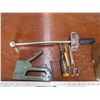 Image 2 : torquewrench, knives, staper, fuller screwdriver