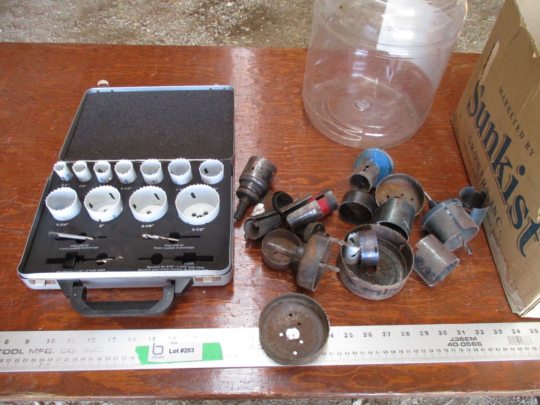 Mastercraft hole saw set with misc