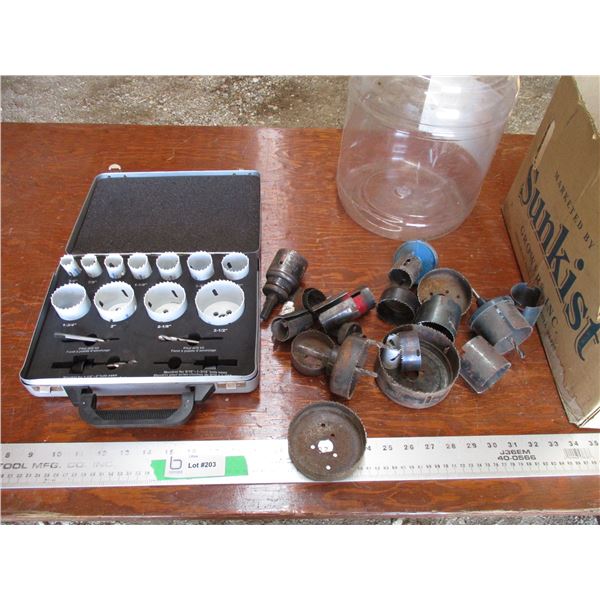 Mastercraft hole saw set with misc
