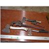 Image 1 : Pipe wrenches, hatchets