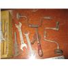 Image 3 : Variety of vintage hand tools