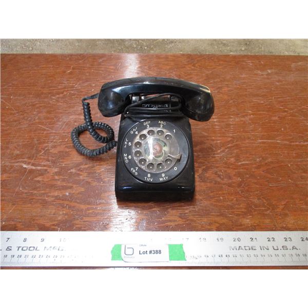 Black dial phone