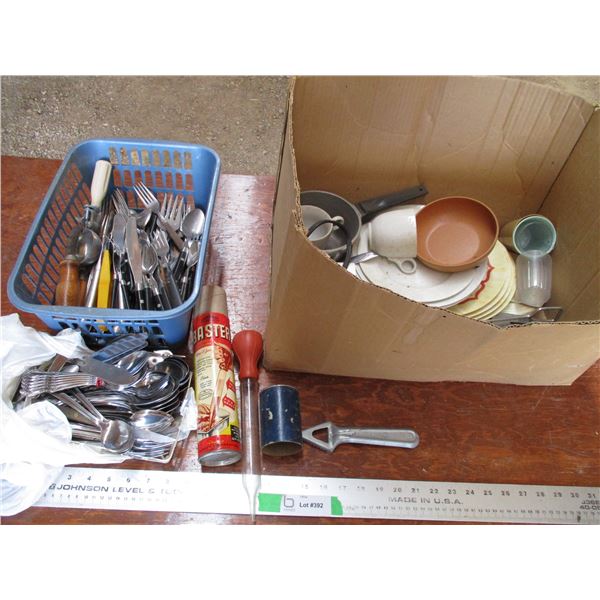 Kitchen cutlery, utensil with misc dishes